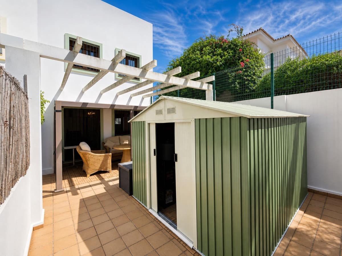 3 slaapkamer Villa te koop in La Duquesa / Puerto de la Duquesa met zwembad - € 375.000 (Ref: 9824879)