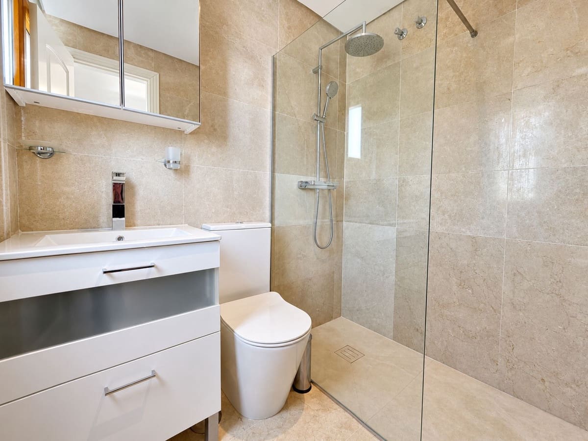 3 slaapkamer Villa te koop in La Duquesa / Puerto de la Duquesa met zwembad - € 375.000 (Ref: 9824879)