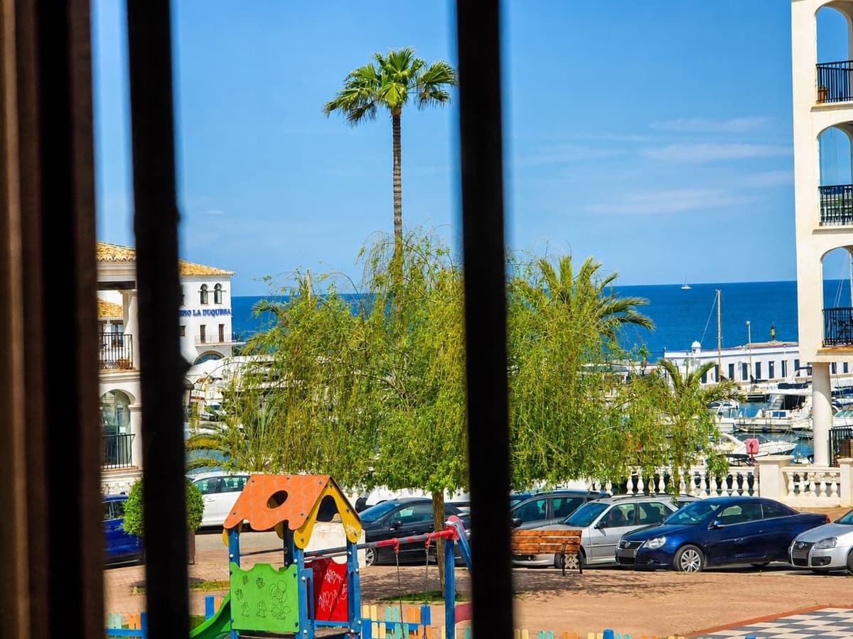 3 slaapkamer Villa te koop in La Duquesa / Puerto de la Duquesa met zwembad - € 375.000 (Ref: 9824879)