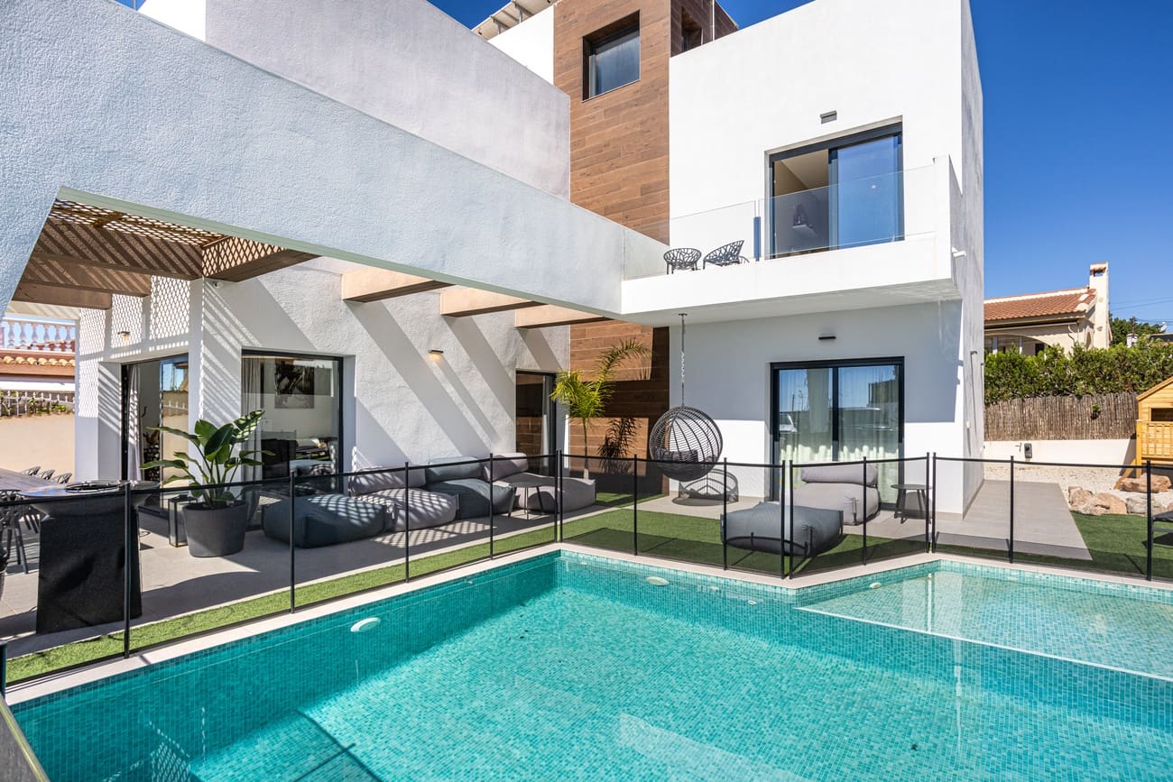 4 makuuhuone Huvila myytävänä paikassa Ciudad Quesada mukana uima-altaan - 699 000 € (Ref: 9824910)