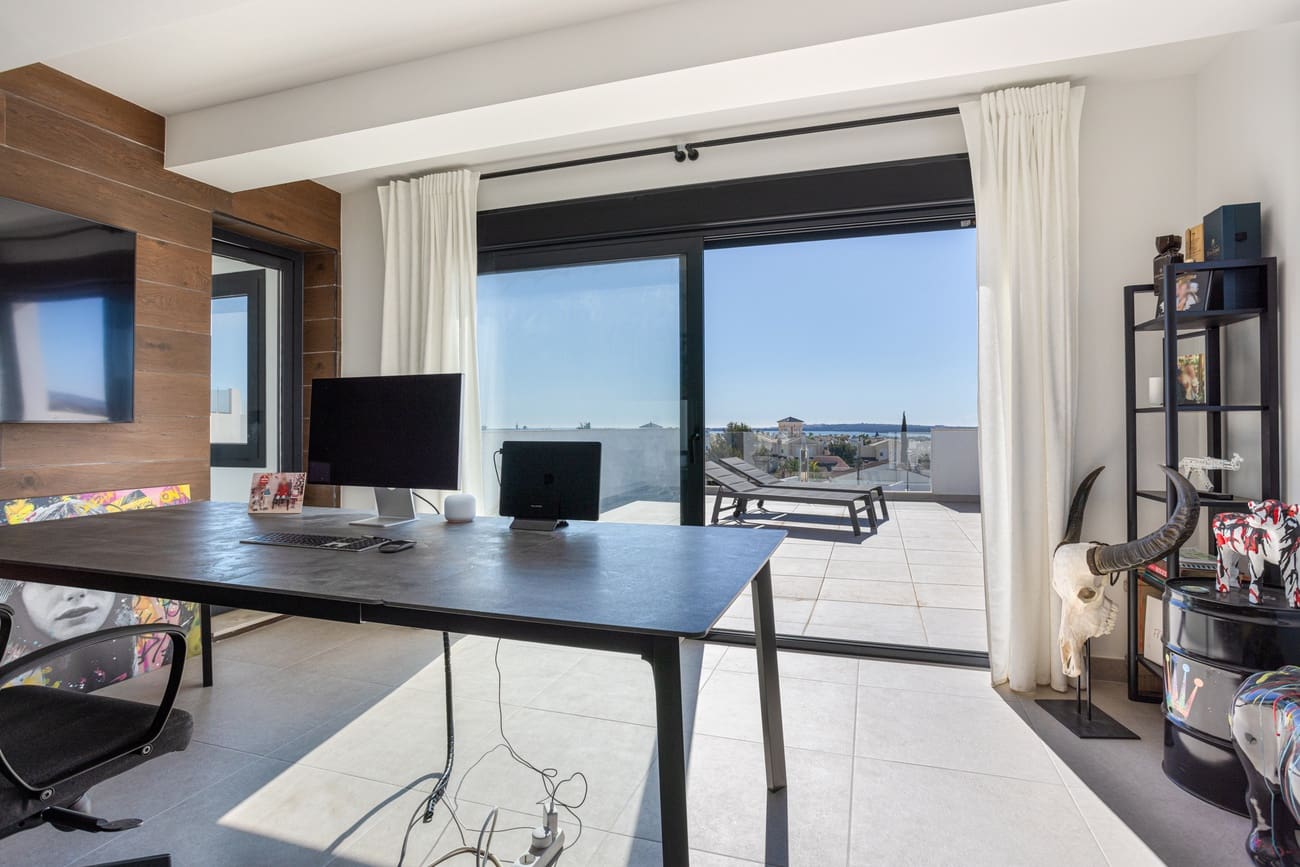 4 makuuhuone Huvila myytävänä paikassa Ciudad Quesada mukana uima-altaan - 699 000 € (Ref: 9824910)