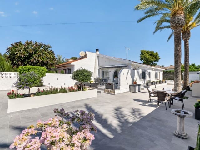 3 slaapkamer Villa te koop in Nueva Torrevieja, Torrevieja met zwembad - € 399.000 (Ref: 9826597)