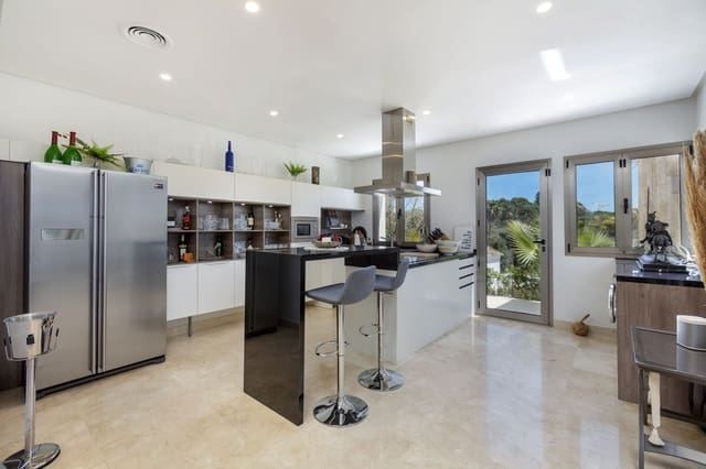 5 chambre Villa/Maison Semi-Mitoyenne à vendre à El Paraíso, Benahavís avec piscine - 3 680 000 € (Ref: 9828886)