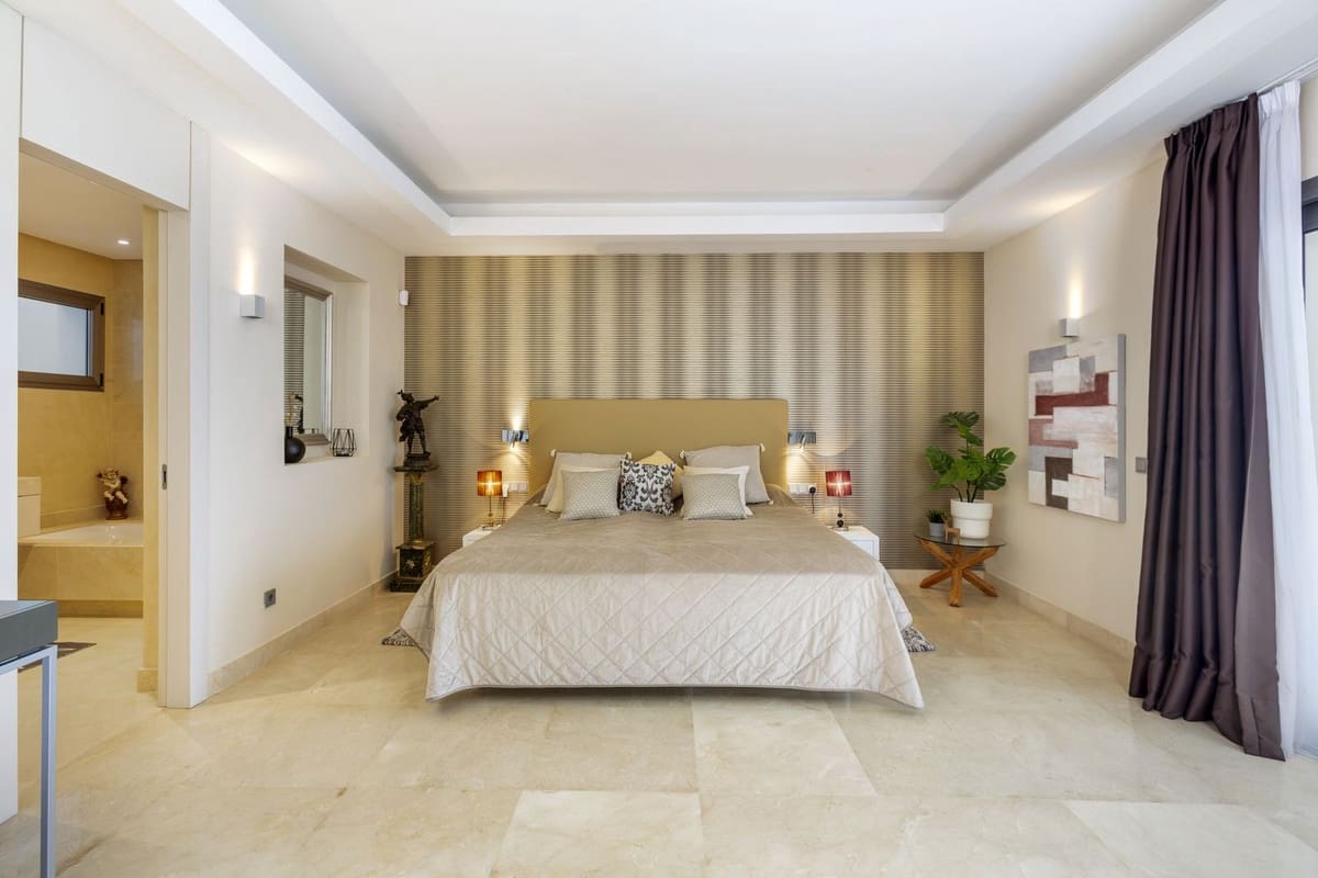 Pareado de 5 habitaciones en Benahavís en venta con piscina - 3.680.000 € (Ref: 9828886)