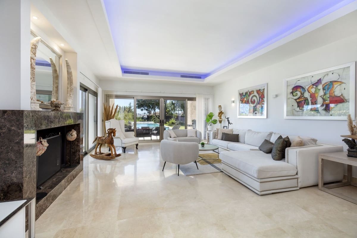 Pareado de 5 habitaciones en Benahavís en venta con piscina - 3.680.000 € (Ref: 9828886)
