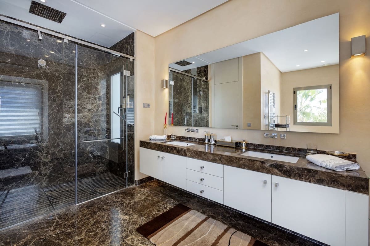Pareado de 5 habitaciones en Benahavís en venta con piscina - 3.680.000 € (Ref: 9828886)