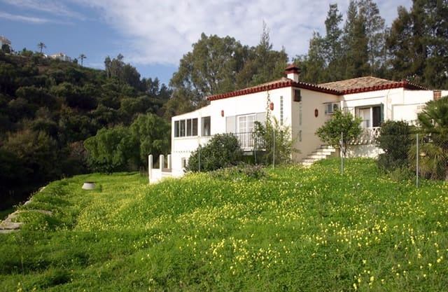 Pareado de 2 habitaciones en Benahavís en venta con piscina - 1.350.000 € (Ref: 9828887)