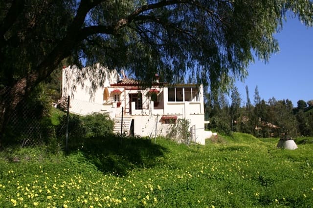 Pareado de 2 habitaciones en Benahavís en venta con piscina - 1.350.000 € (Ref: 9828887)