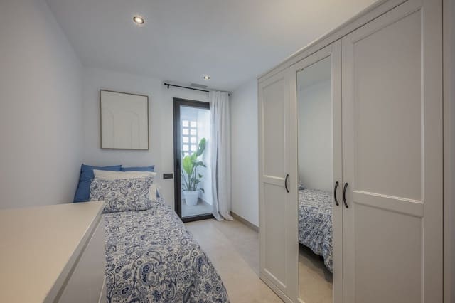 3 chambre Villa/Maison Semi-Mitoyenne à vendre à Nueva Andalucia, Marbella avec piscine - 785 000 € (Ref: 9828889)