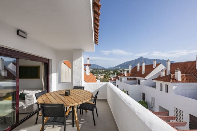3 chambre Villa/Maison Semi-Mitoyenne à vendre à Nueva Andalucia, Marbella avec piscine - 785 000 € (Ref: 9828889)