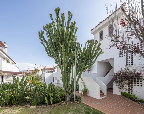 3 chambre Villa/Maison Semi-Mitoyenne à vendre à Nueva Andalucia, Marbella avec piscine - 785 000 € (Ref: 9828889)