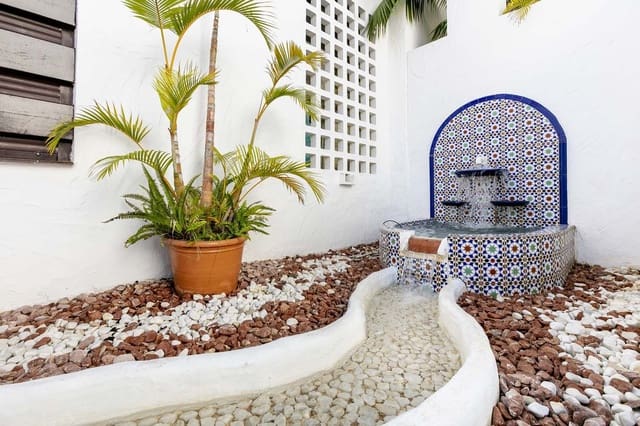 1 quarto Moradia para venda em Las Brisas, Marbella com piscina garagem - 460 000 € (Ref: 9828892)