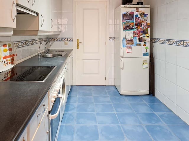 1 quarto Moradia para venda em Las Brisas, Marbella com piscina garagem - 460 000 € (Ref: 9828892)