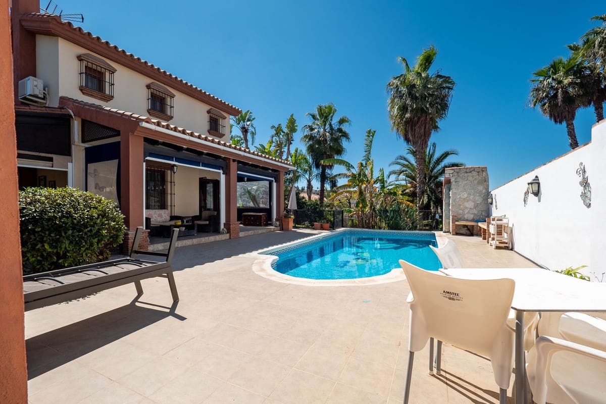4 chambre Villa/Maison Semi-Mitoyenne à vendre à Alhaurin el Grande avec piscine - 695 000 € (Ref: 9828893)