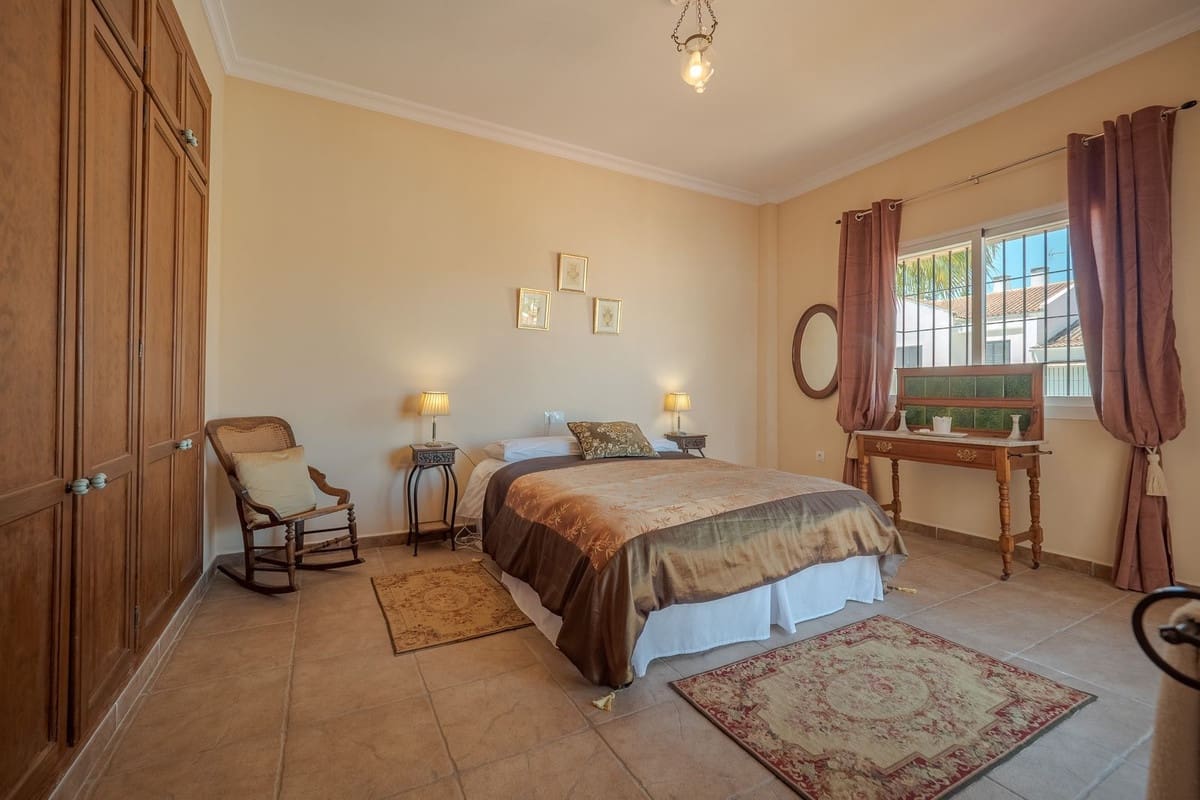 5 slaapkamer Halfvrijstaande villa te koop in Alhaurin el Grande met zwembad - € 695.000 (Ref: 9828894)