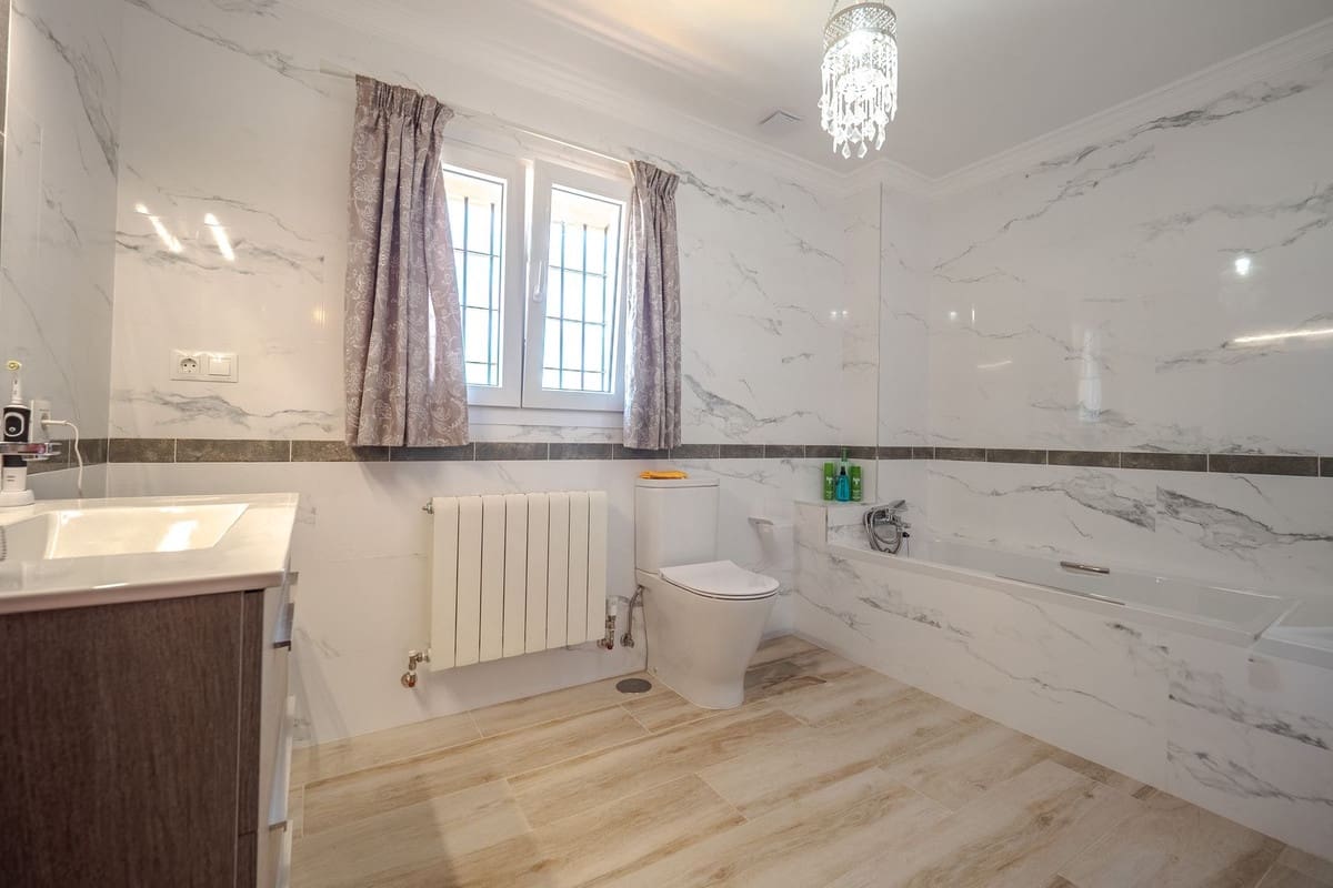 5 slaapkamer Halfvrijstaande villa te koop in Alhaurin el Grande met zwembad - € 695.000 (Ref: 9828894)
