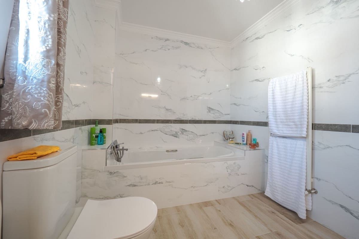 5 slaapkamer Halfvrijstaande villa te koop in Alhaurin el Grande met zwembad - € 695.000 (Ref: 9828894)