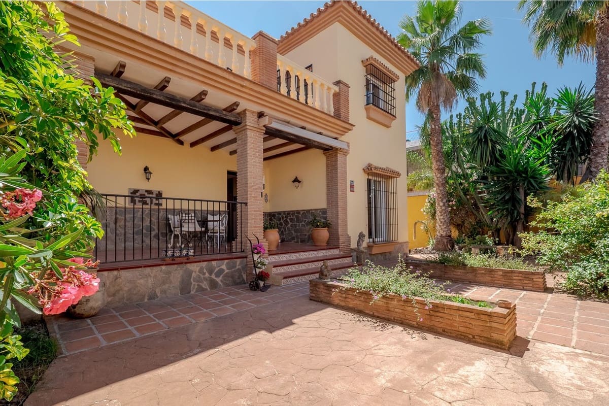 5 slaapkamer Halfvrijstaande villa te koop in Alhaurin el Grande met zwembad - € 695.000 (Ref: 9828894)