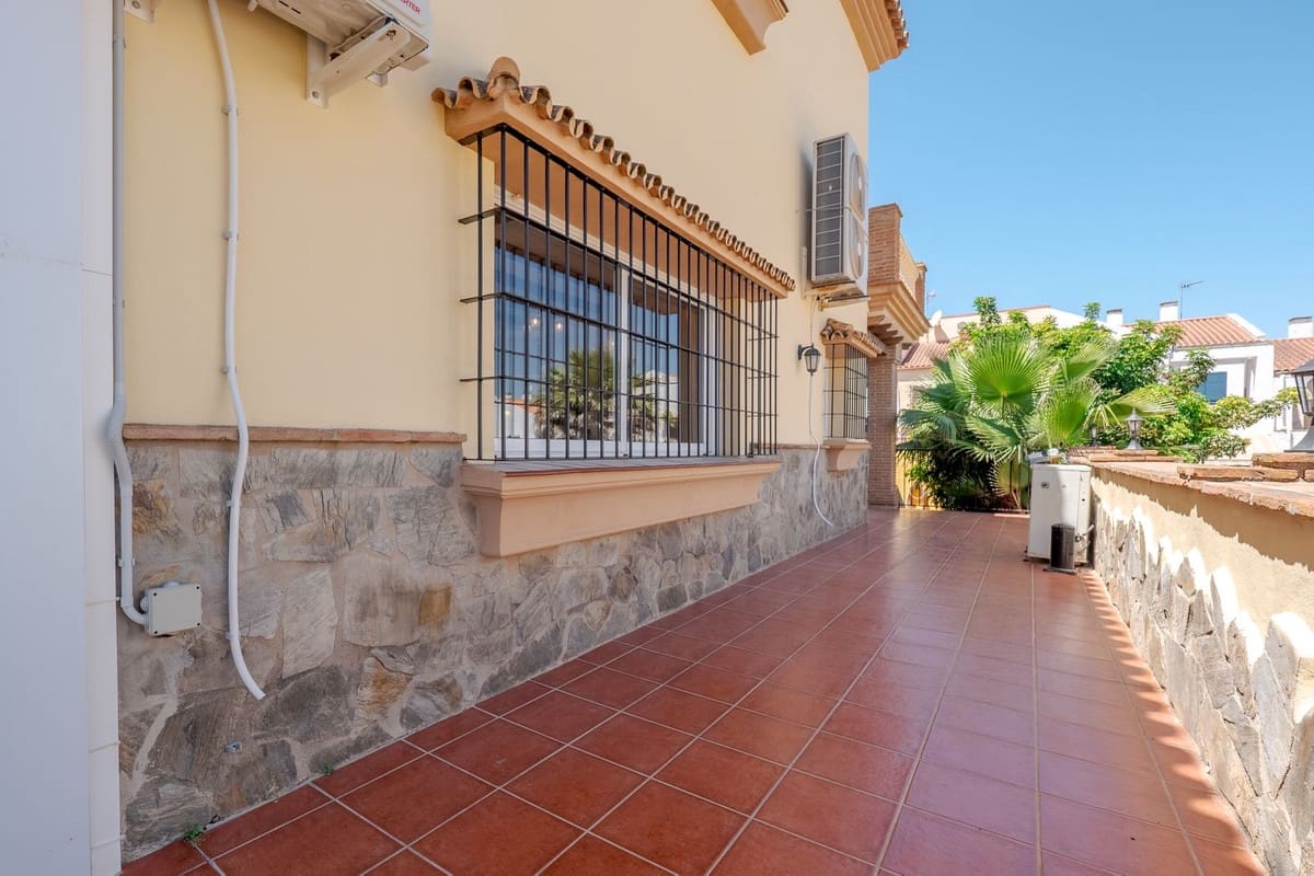 5 slaapkamer Halfvrijstaande villa te koop in Alhaurin el Grande met zwembad - € 695.000 (Ref: 9828894)