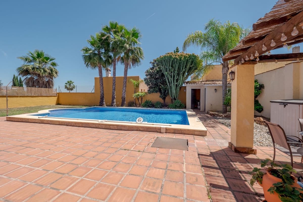 5 slaapkamer Halfvrijstaande villa te koop in Alhaurin el Grande met zwembad - € 695.000 (Ref: 9828894)