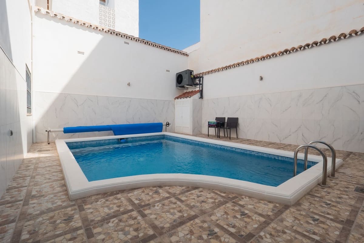 6 Zimmer Villa zu verkaufen in Alhaurin el Grande mit Pool - 585.000 € (Ref: 9828895)