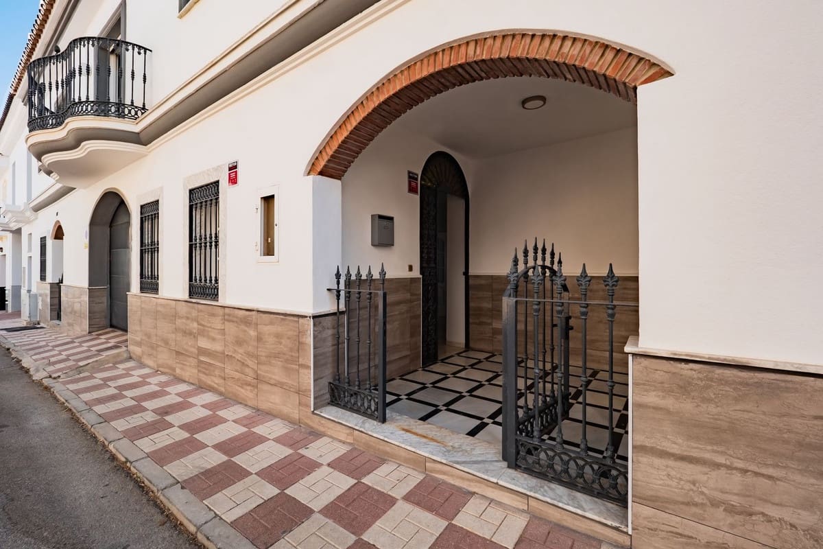 6 Zimmer Villa zu verkaufen in Alhaurin el Grande mit Pool - 585.000 € (Ref: 9828895)
