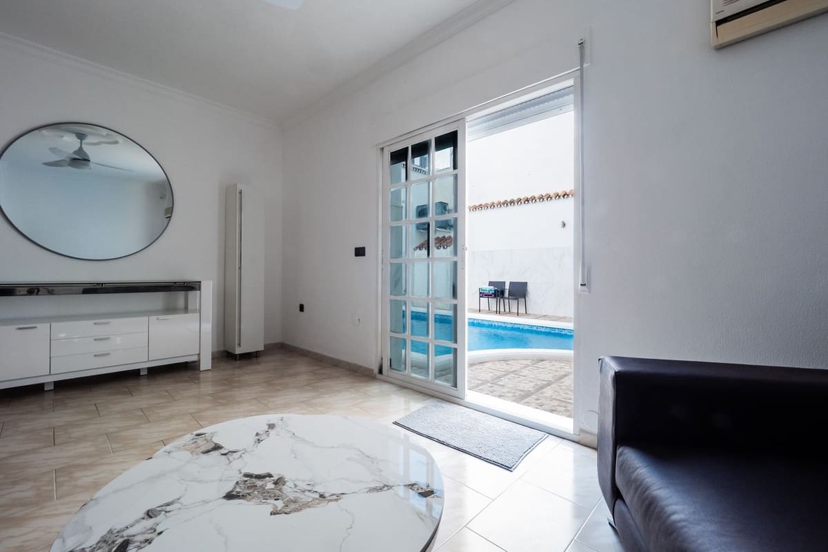 6 Zimmer Villa zu verkaufen in Alhaurin el Grande mit Pool - 585.000 € (Ref: 9828895)