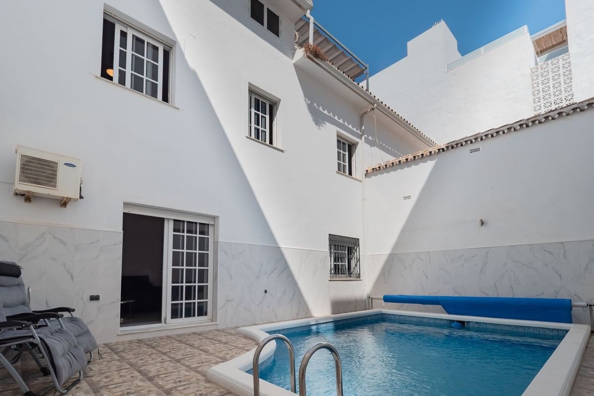 6 Zimmer Villa zu verkaufen in Alhaurin el Grande mit Pool - 585.000 € (Ref: 9828895)