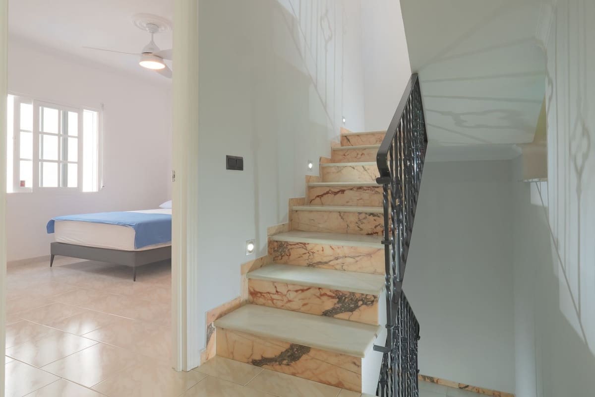 6 Zimmer Villa zu verkaufen in Alhaurin el Grande mit Pool - 585.000 € (Ref: 9828895)