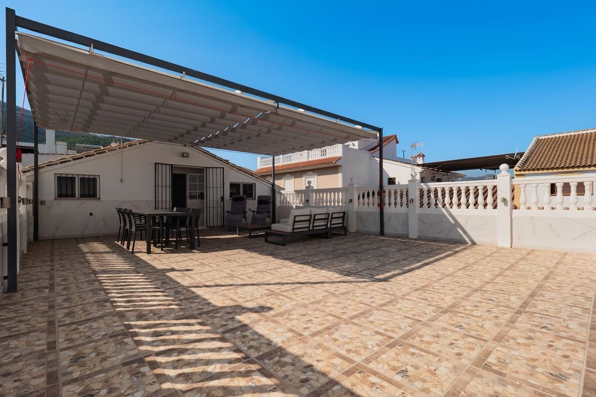6 Zimmer Villa zu verkaufen in Alhaurin el Grande mit Pool - 585.000 € (Ref: 9828895)