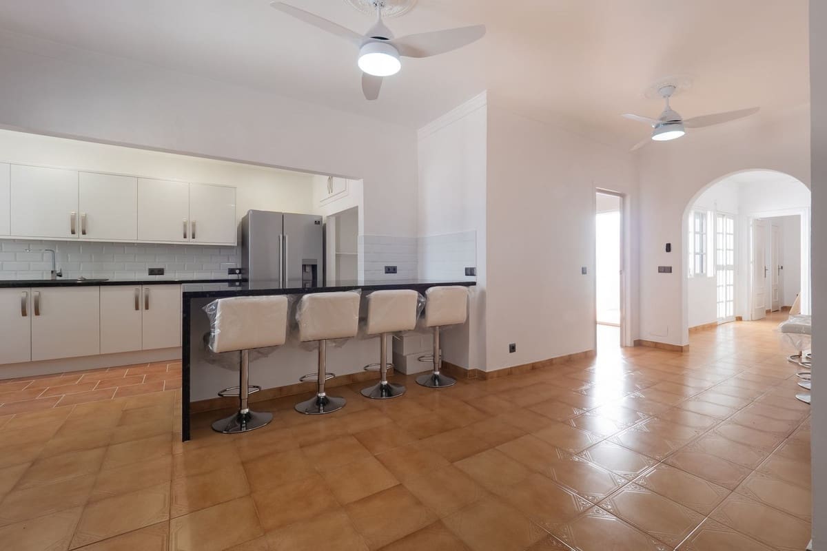 6 Zimmer Villa zu verkaufen in Alhaurin el Grande mit Pool - 585.000 € (Ref: 9828895)