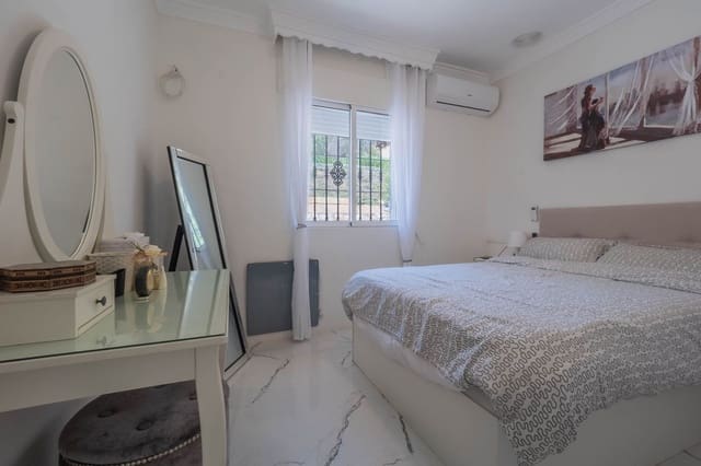 Chalet de 3 habitaciones en Coín en venta con piscina - 565.000 € (Ref: 9828896)