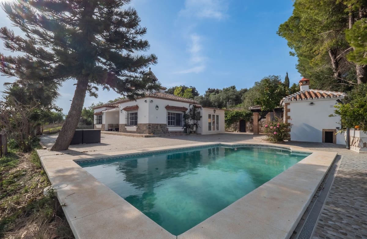 Chalet de 3 habitaciones en Coín en venta con piscina - 565.000 € (Ref: 9828896)