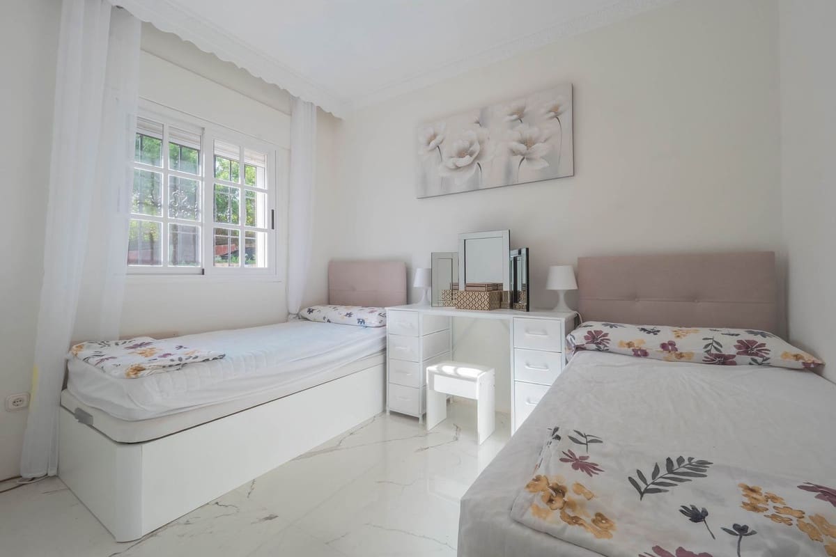 Chalet de 3 habitaciones en Coín en venta con piscina - 565.000 € (Ref: 9828896)