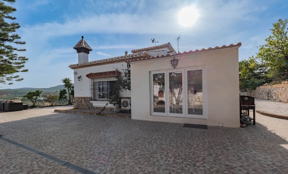 Chalet de 3 habitaciones en Coín en venta con piscina - 565.000 € (Ref: 9828896)