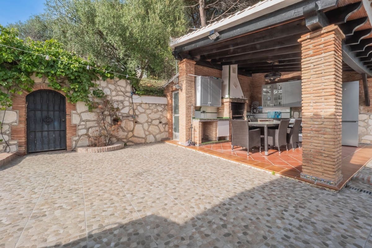 Chalet de 3 habitaciones en Coín en venta con piscina - 565.000 € (Ref: 9828896)