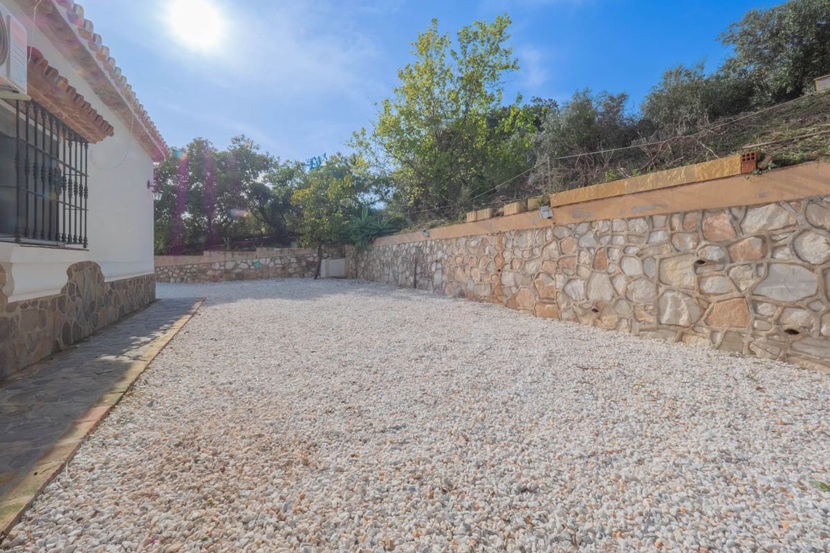 Chalet de 3 habitaciones en Coín en venta con piscina - 565.000 € (Ref: 9828896)