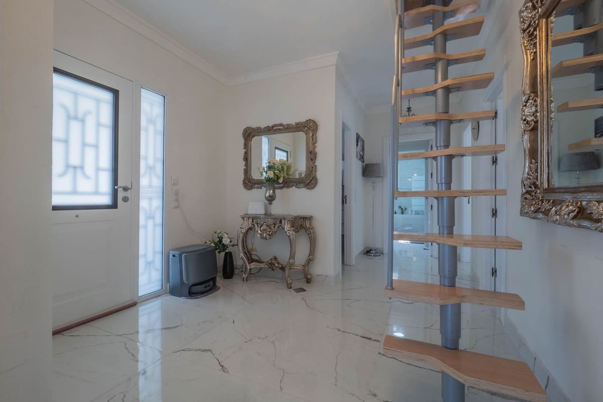 Chalet de 3 habitaciones en Coín en venta con piscina - 565.000 € (Ref: 9828896)