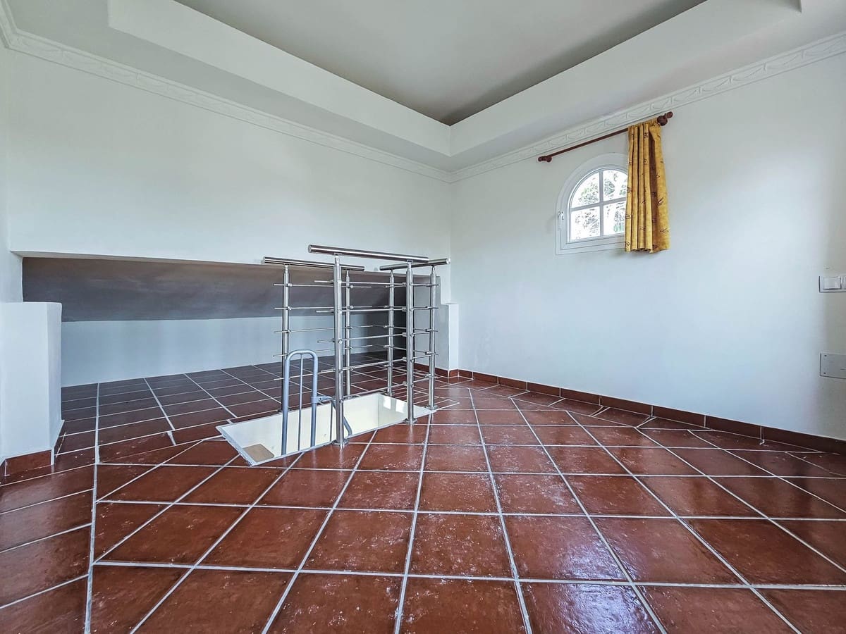 Chalet de 3 habitaciones en Coín en venta con piscina - 565.000 € (Ref: 9828896)
