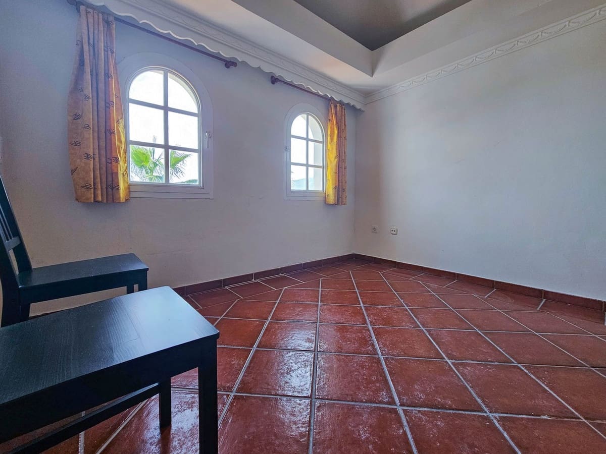Chalet de 3 habitaciones en Coín en venta con piscina - 565.000 € (Ref: 9828896)