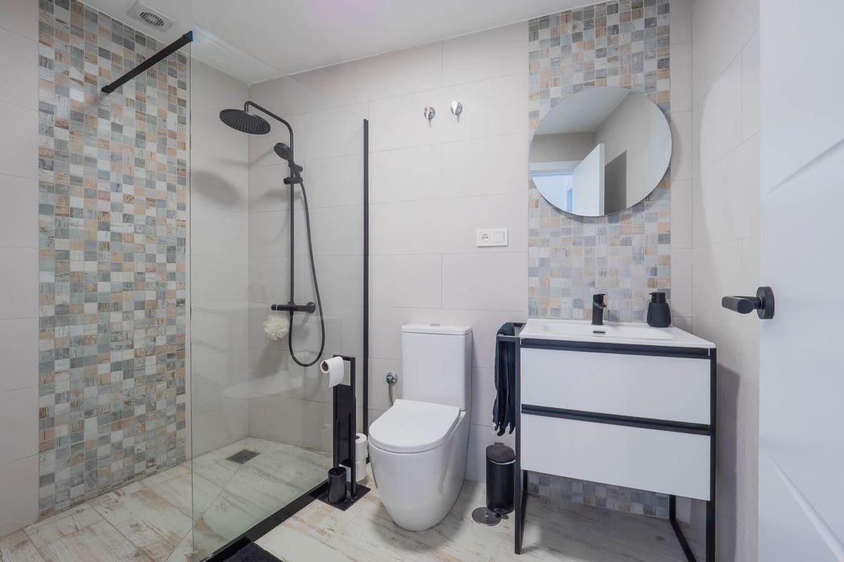 3 bedroom Apartment for sale in Alhaurin el Grande with pool - € 275,000 (Ref: 9828897)