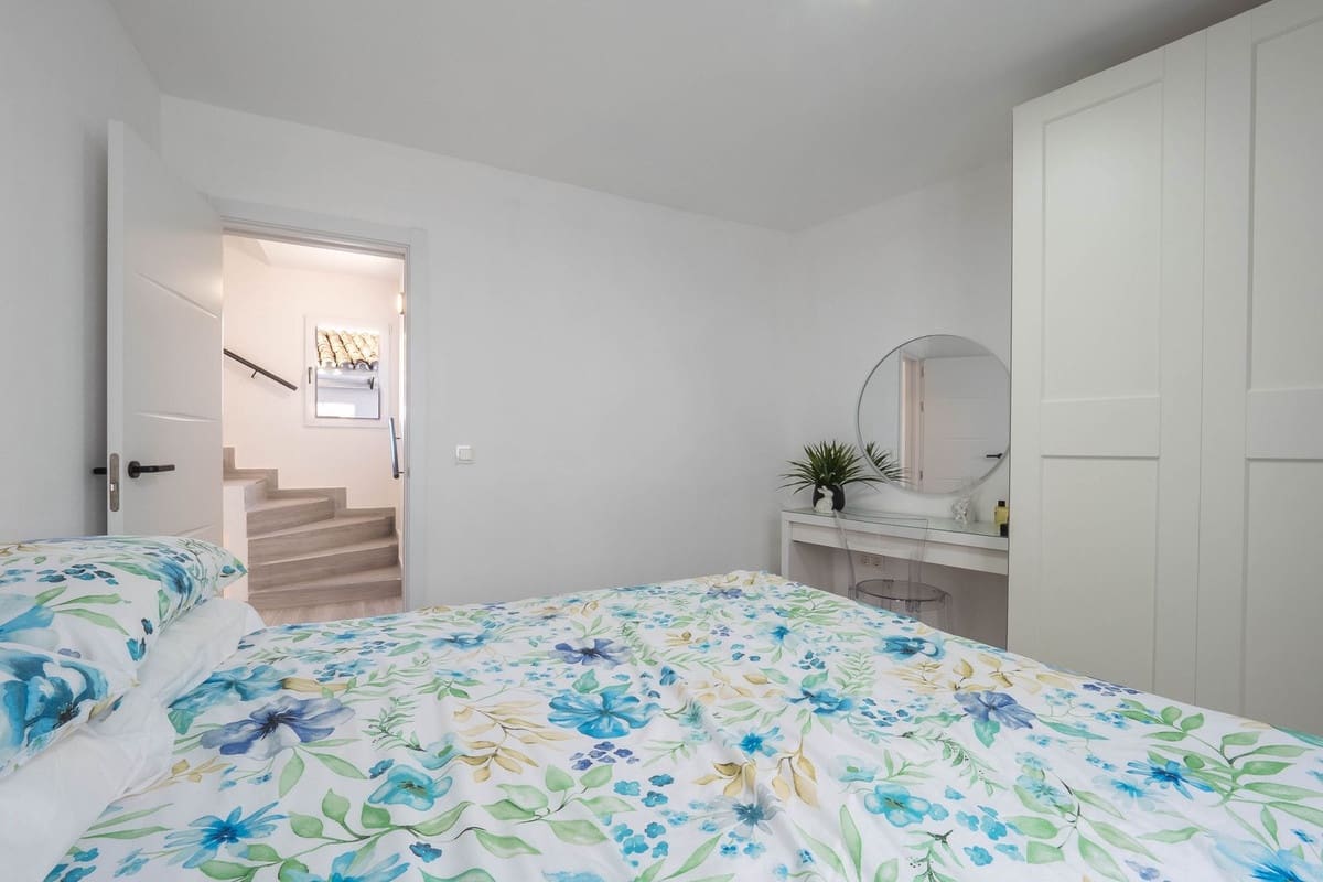 3 bedroom Apartment for sale in Alhaurin el Grande with pool - € 275,000 (Ref: 9828897)