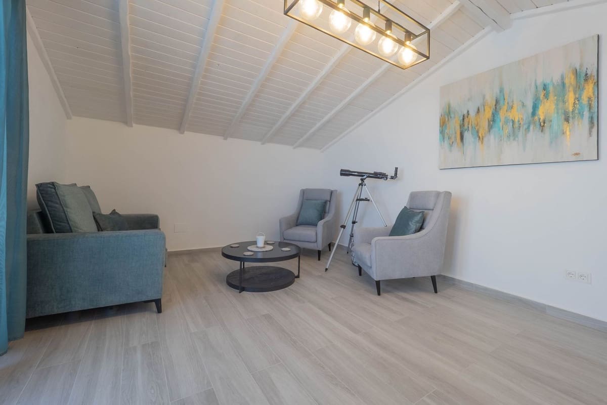 3 bedroom Apartment for sale in Alhaurin el Grande with pool - € 275,000 (Ref: 9828897)