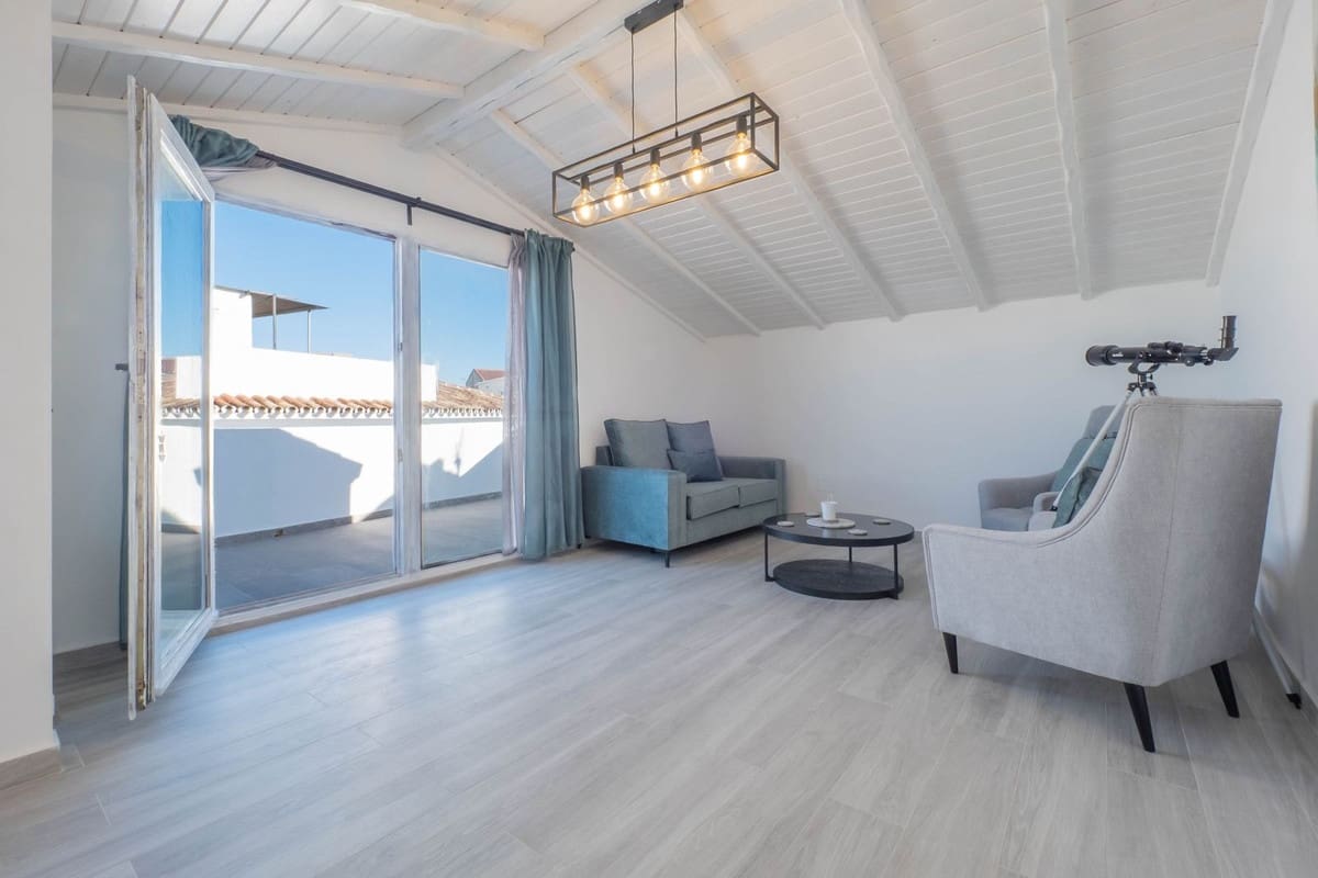 3 bedroom Apartment for sale in Alhaurin el Grande with pool - € 275,000 (Ref: 9828897)