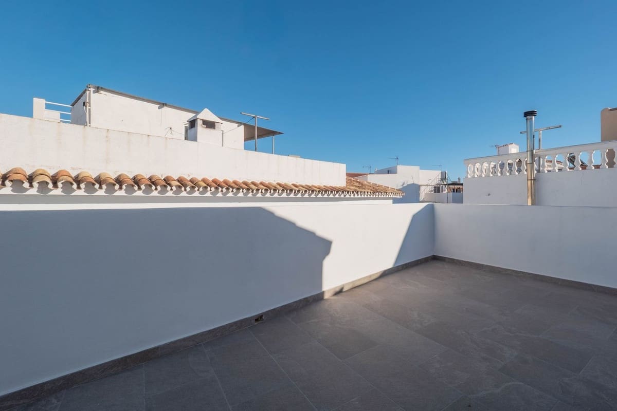 3 bedroom Apartment for sale in Alhaurin el Grande with pool - € 275,000 (Ref: 9828897)