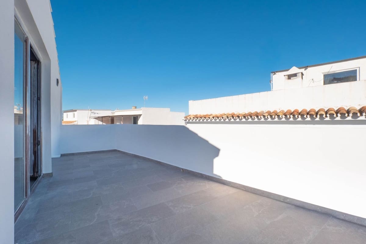 3 bedroom Apartment for sale in Alhaurin el Grande with pool - € 275,000 (Ref: 9828897)