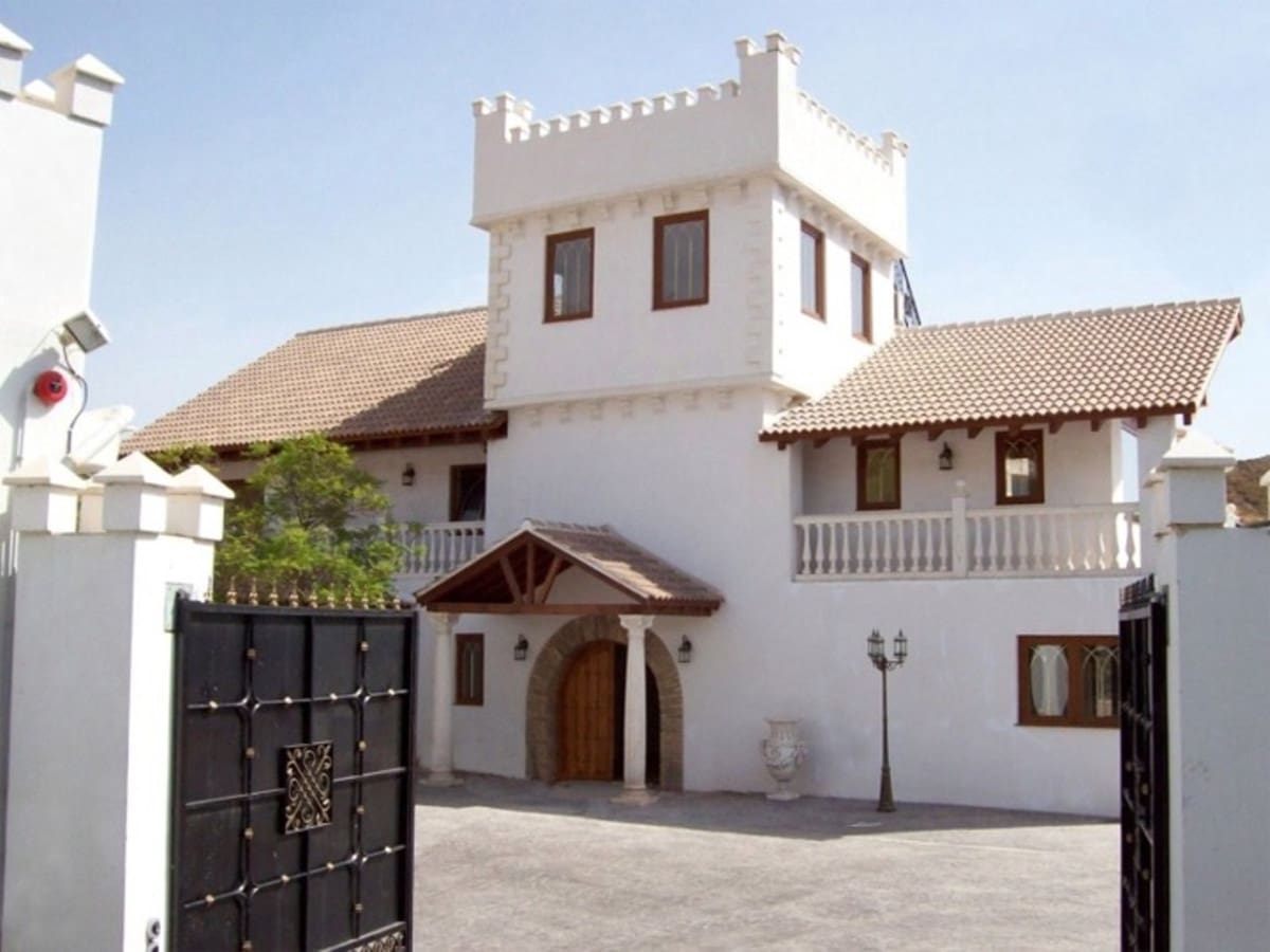 7 bedroom Apartment for sale in Alhaurin el Grande with pool - € 2,500,000 (Ref: 9828899)