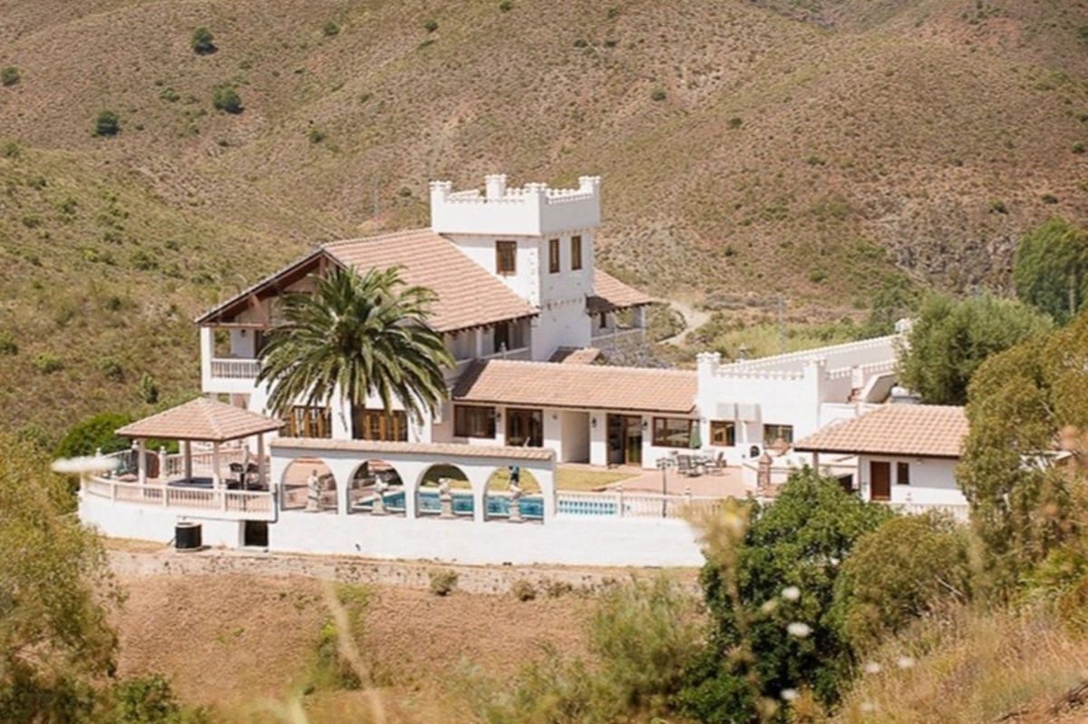 7 bedroom Apartment for sale in Alhaurin el Grande with pool - € 2,500,000 (Ref: 9828899)