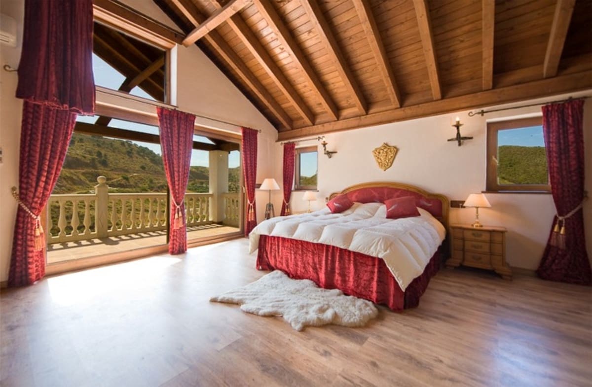7 bedroom Apartment for sale in Alhaurin el Grande with pool - € 2,500,000 (Ref: 9828899)