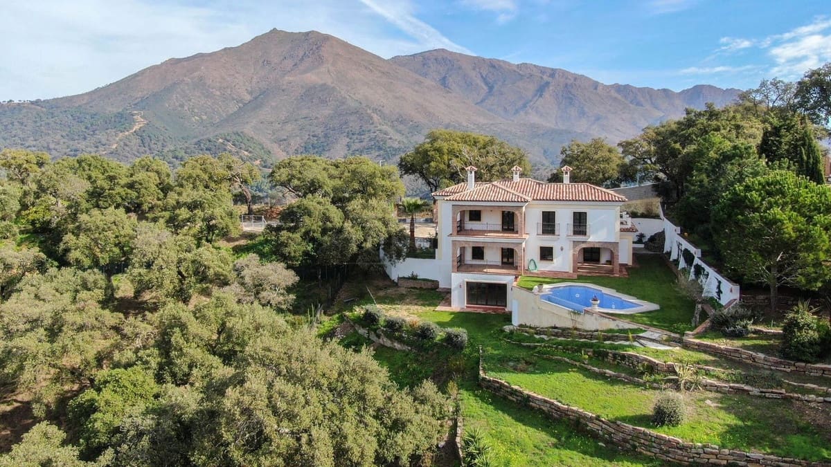 4 soverom Kjedet enebolig til salgs i Casares med svømmebasseng - € 1 645 000 (Ref: 9828901)